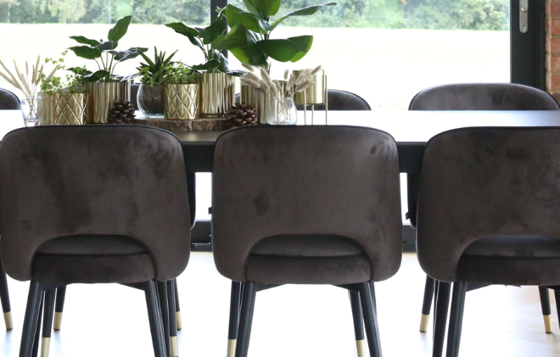 Simple Ways to Reflect the Season with Colour